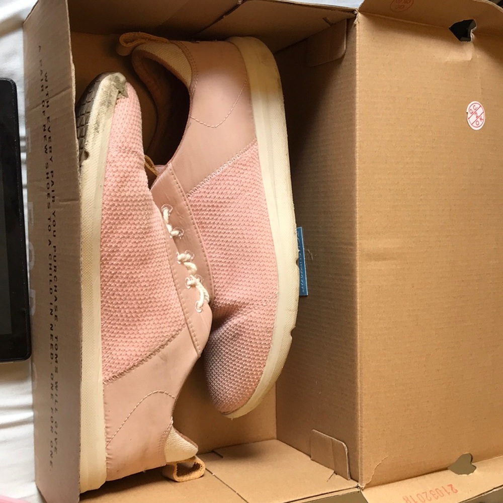Toms sneakers